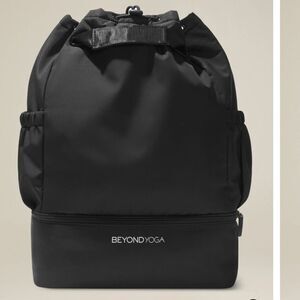 Beyond Yoga Convertible Gym Bag Black OS NWT in packaging‎